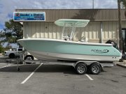 New 2024 Robalo R232 Explorer Power Boat for sale