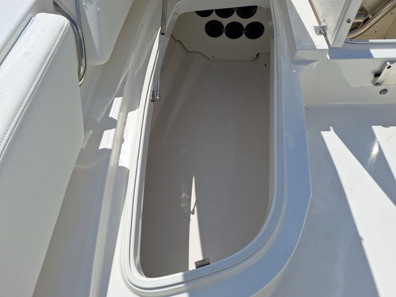 Is your family being pulled in different directions? Whether it's fishing, tubing, skiing or just cruising along enjoying the scenery, there are few forms of recreation that offer families the chance to reconnect like a day spent together on the water.